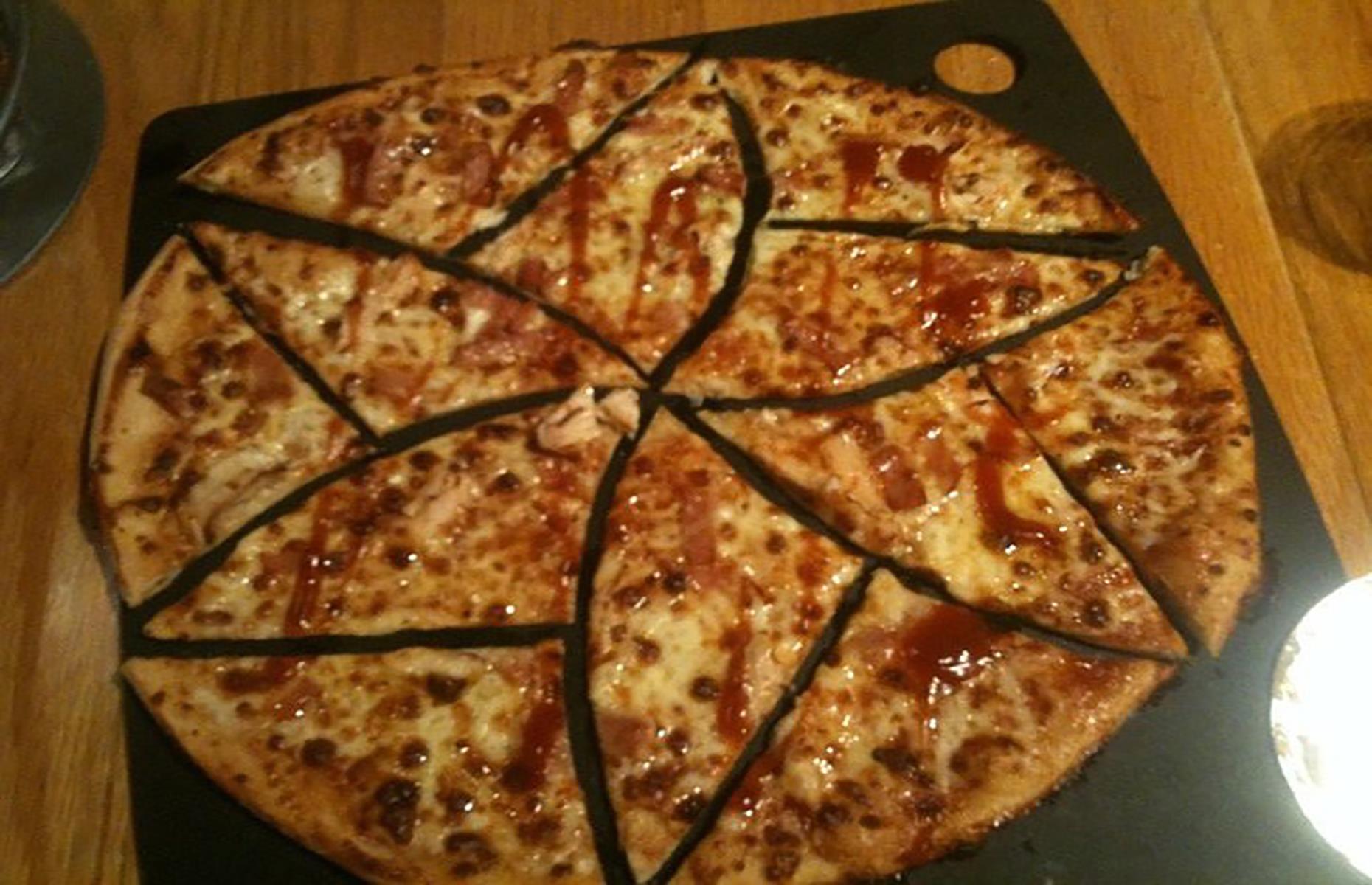 Divide a pizza geometrically
